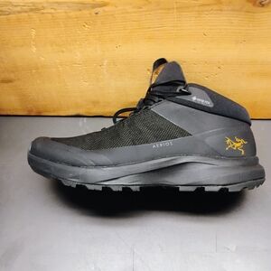 Arc'teryx Aerios Mid GTX  Black with Gold Logo